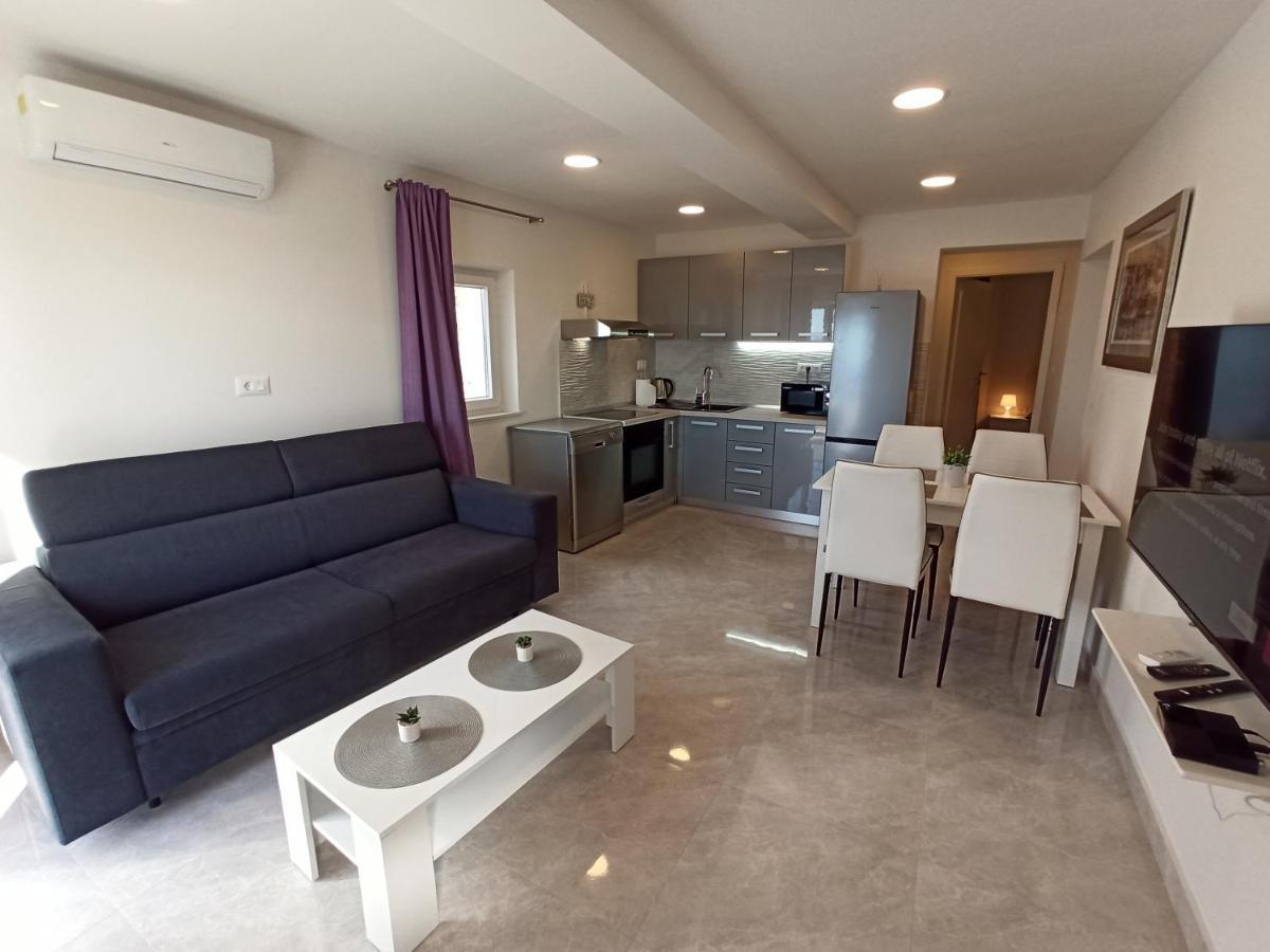 Hill With Private Pool * Makarska